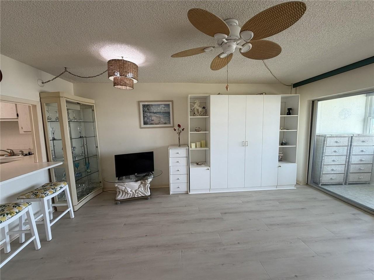 4550 Cove Cir #1205 - Photo 6 of 29