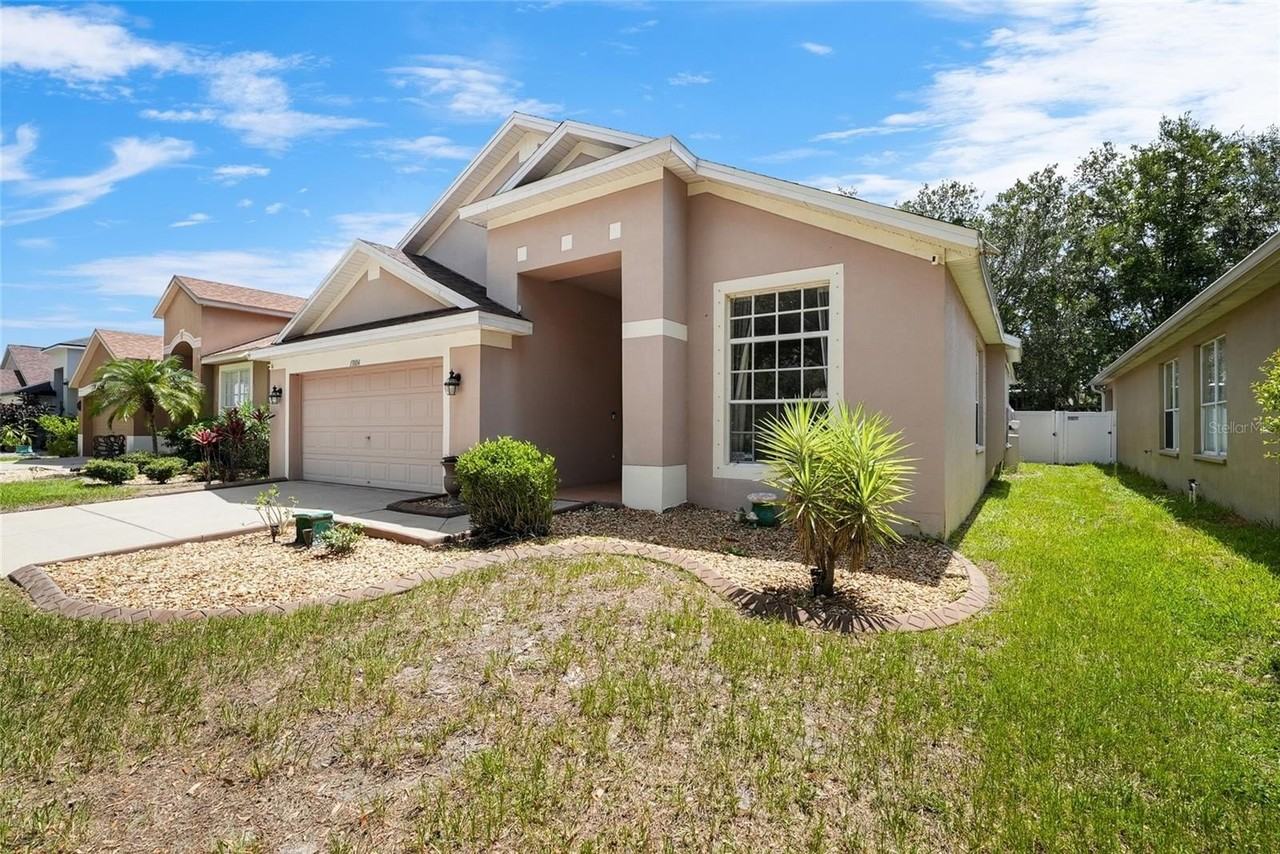 13804 Sigler St - Photo 3 of 31