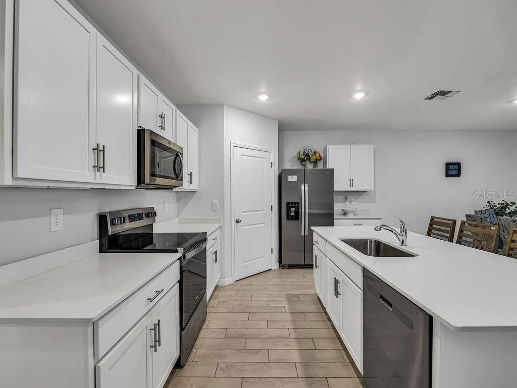 1048 Adalia Ter - Photo 4 of 42
