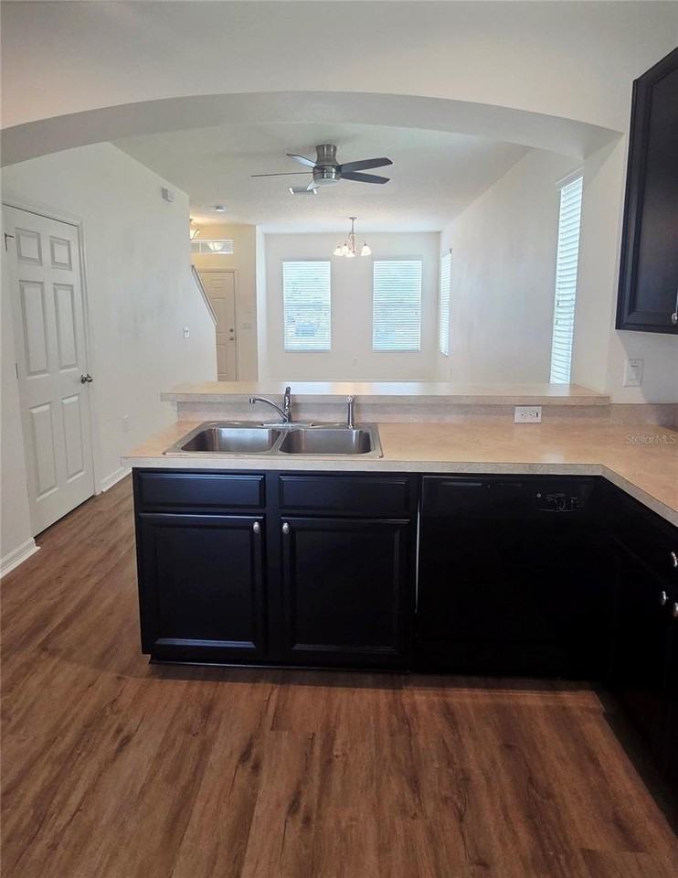 8821 Walnut Gable Ct - Photo 4 of 34