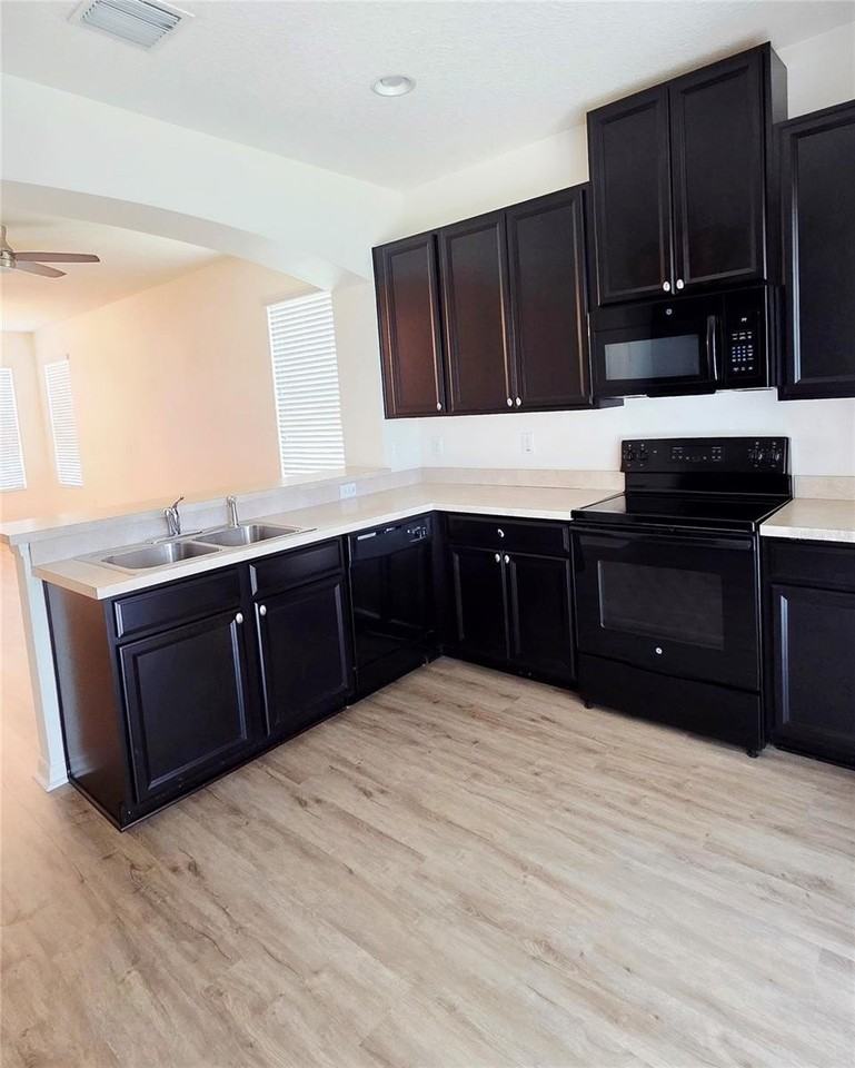 8821 Walnut Gable Ct - Photo 5 of 34