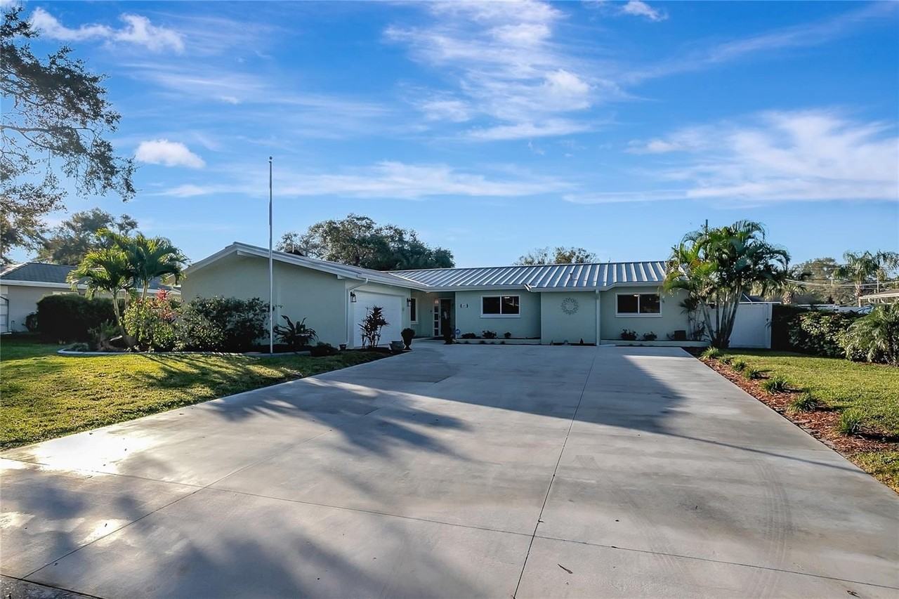 809 Jacaranda Dr - Photo 2 of 18