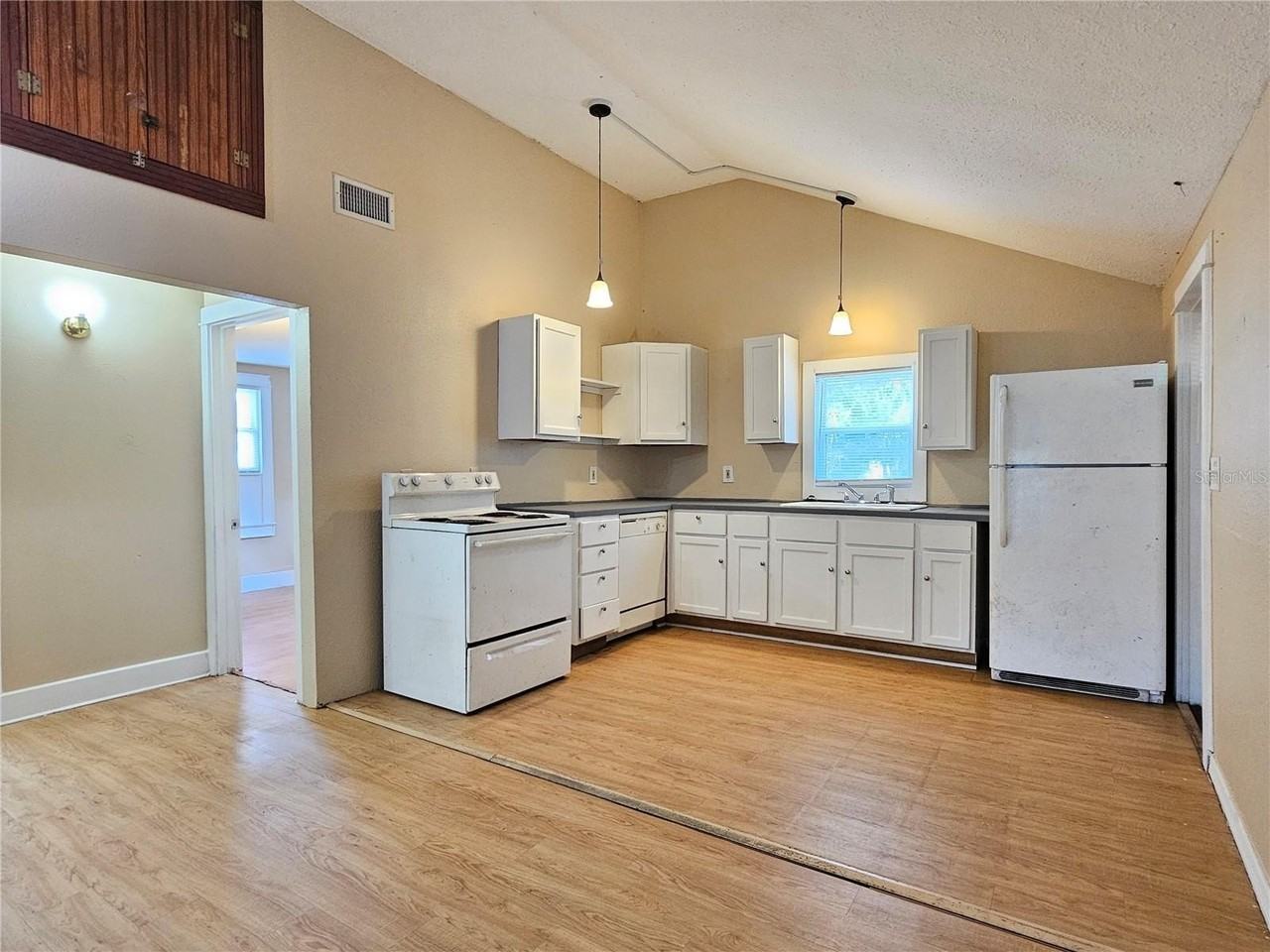 2441 E Magnolia St - Photo 6 of 16