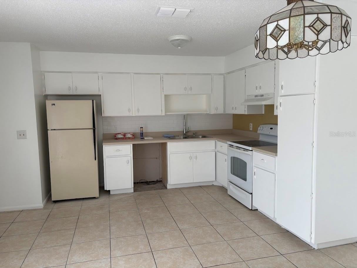 7467 Mead Dr - Photo 3 of 12