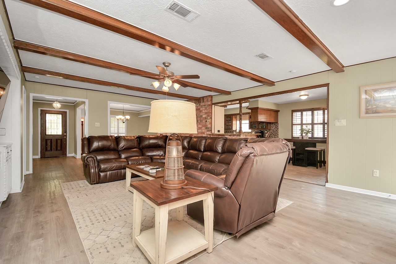 9811 Rocktree Dr - Photo 4 of 34