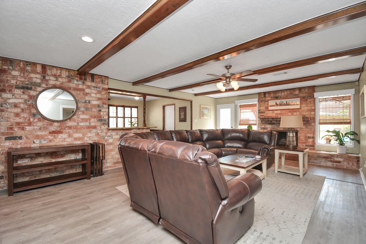 9811 Rocktree Dr - Photo 5 of 34