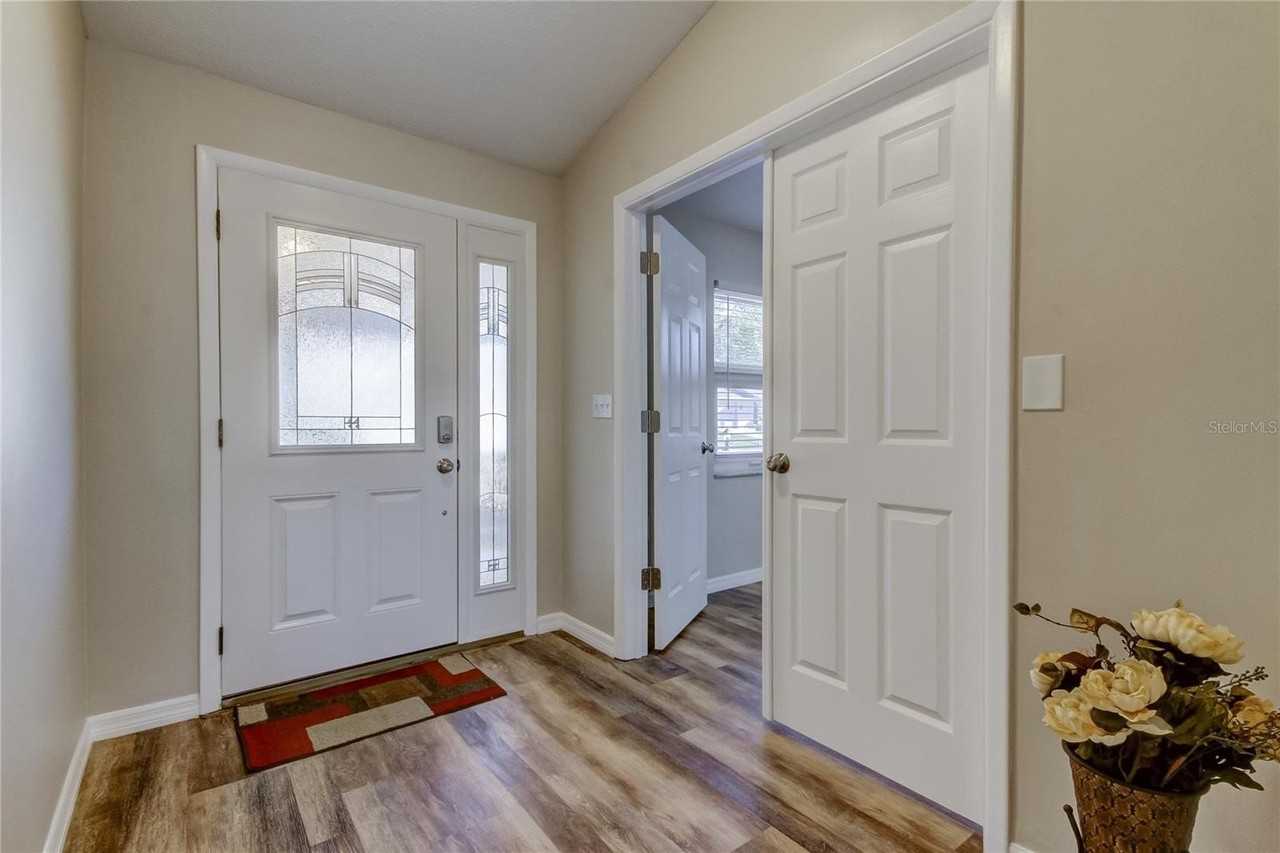 7926 Foxwood Dr - Photo 3 of 16