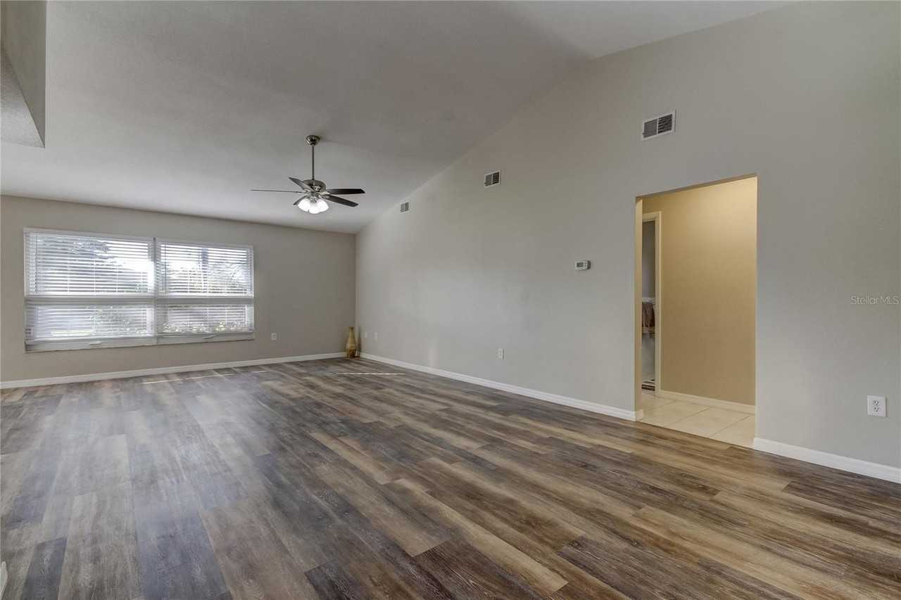 7926 Foxwood Dr - Photo 6 of 16