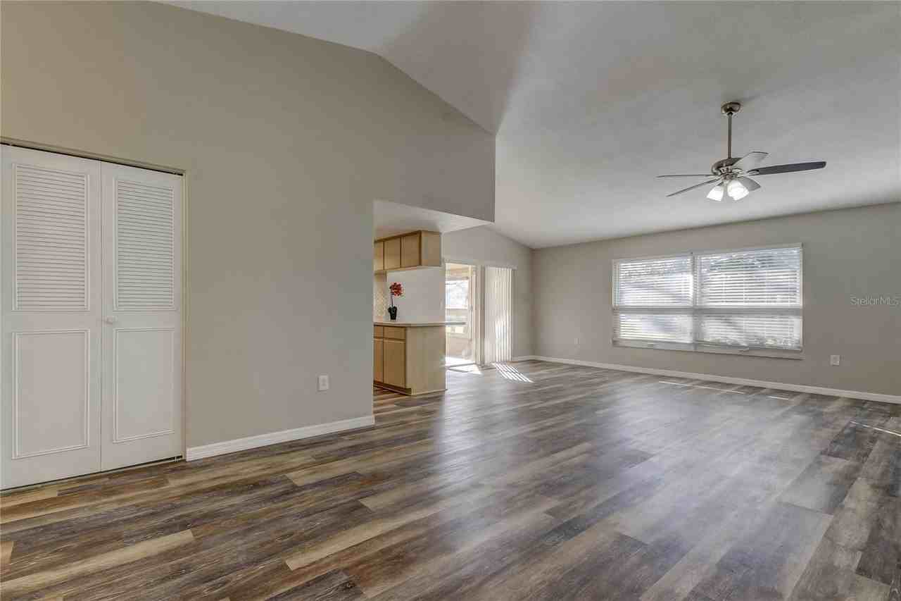 7926 Foxwood Dr - Photo 7 of 16