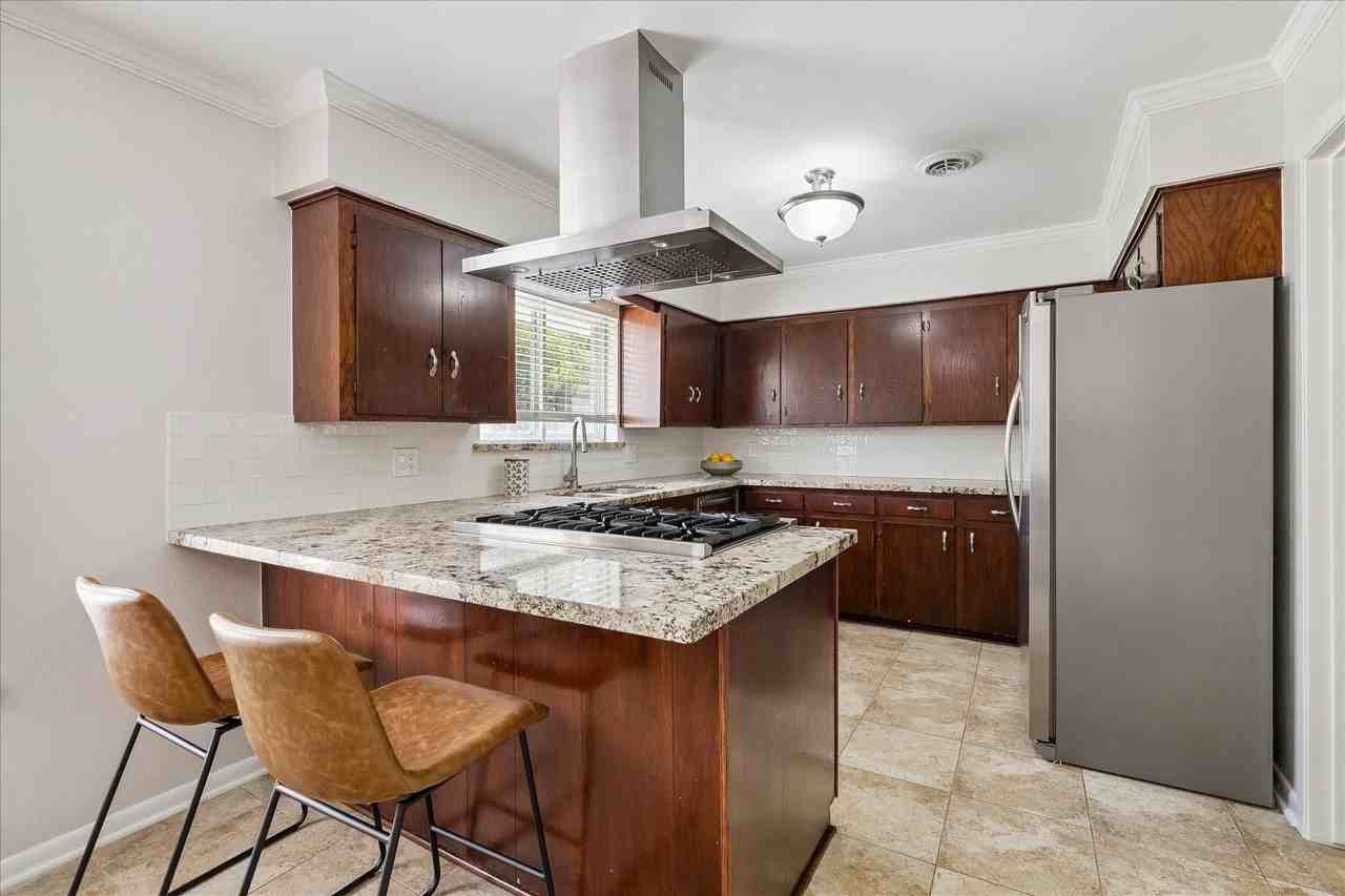 9777 Larston St - Photo 6 of 28