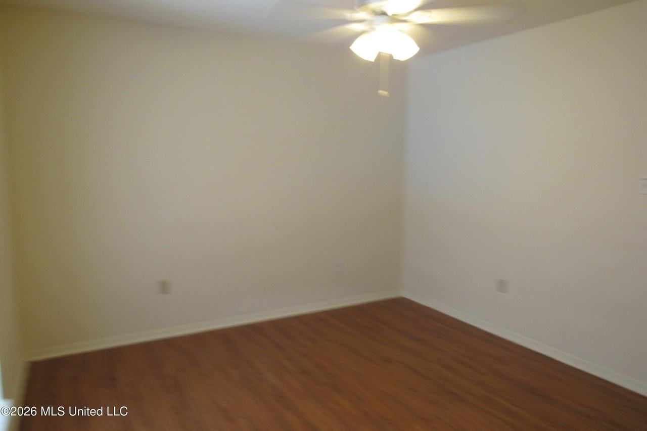 949 Morningside St - Photo 5 of 17