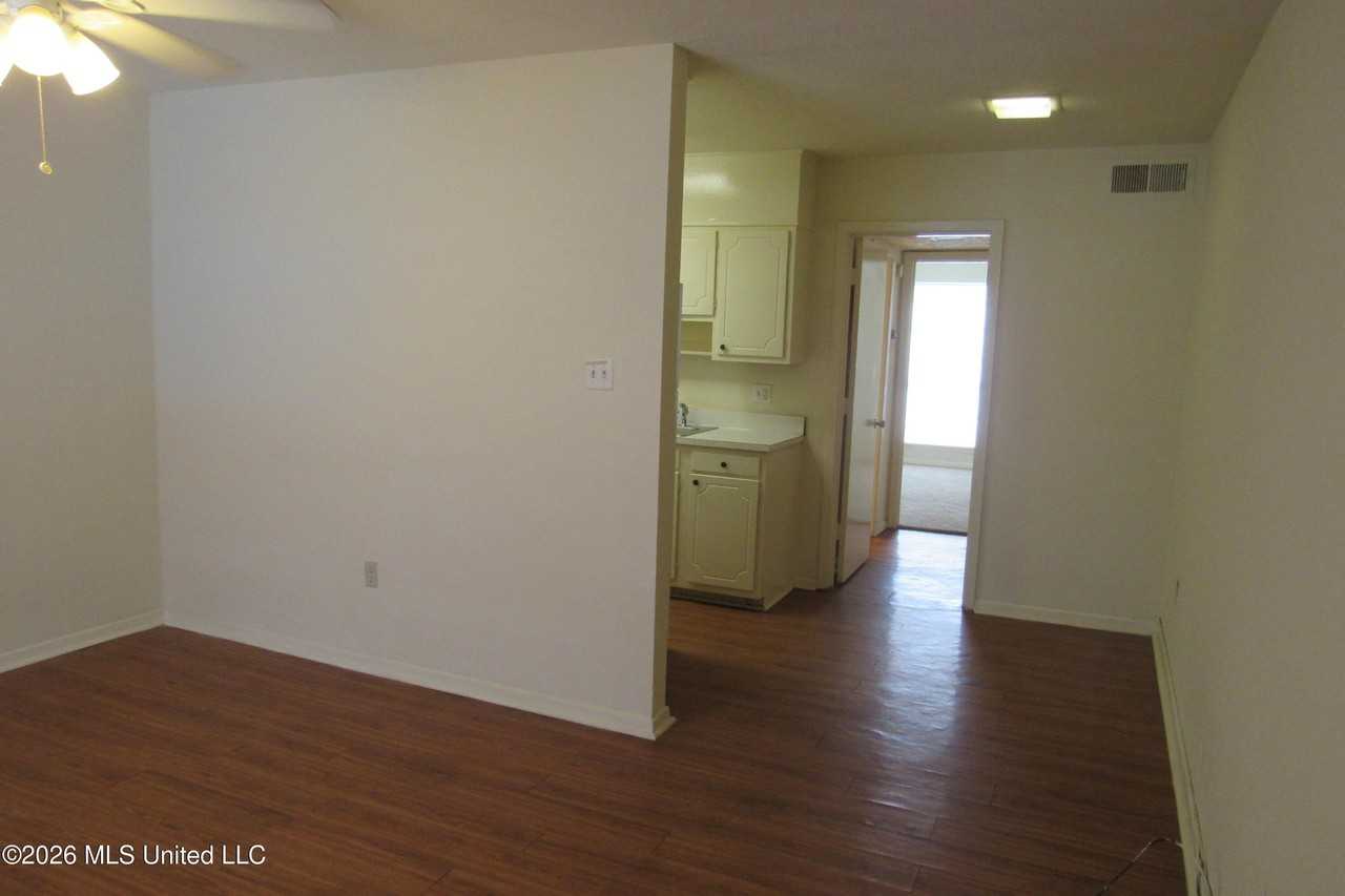 949 Morningside St - Photo 7 of 17