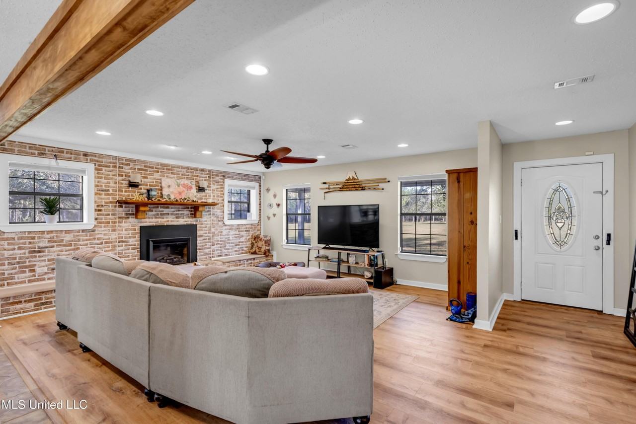 11340 County Farm Rd - Photo 5 of 39