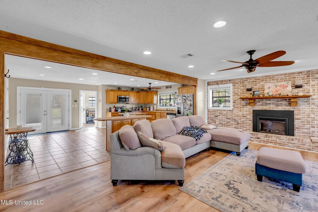 11340 County Farm Rd - Photo 6 of 39
