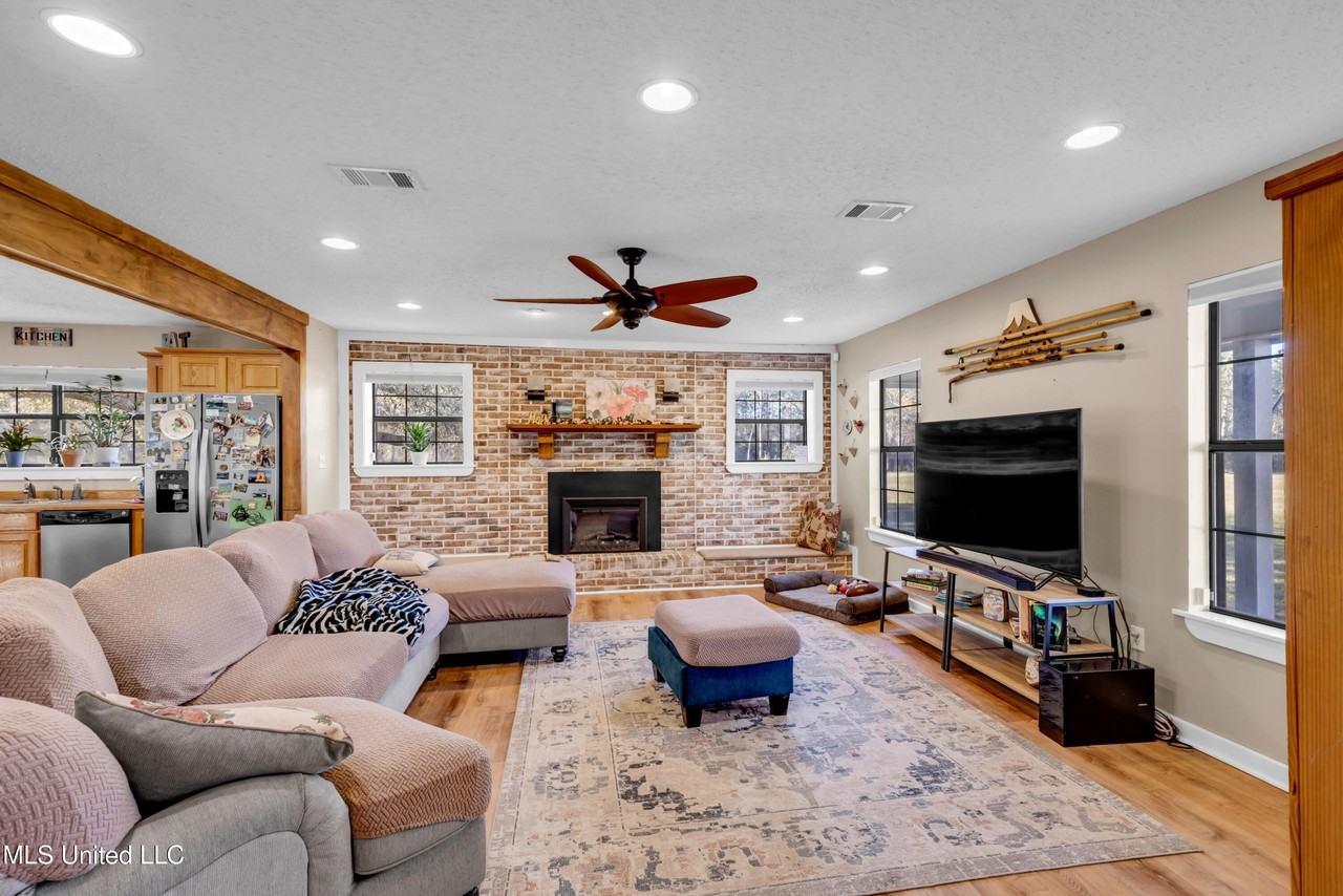 11340 County Farm Rd - Photo 7 of 39