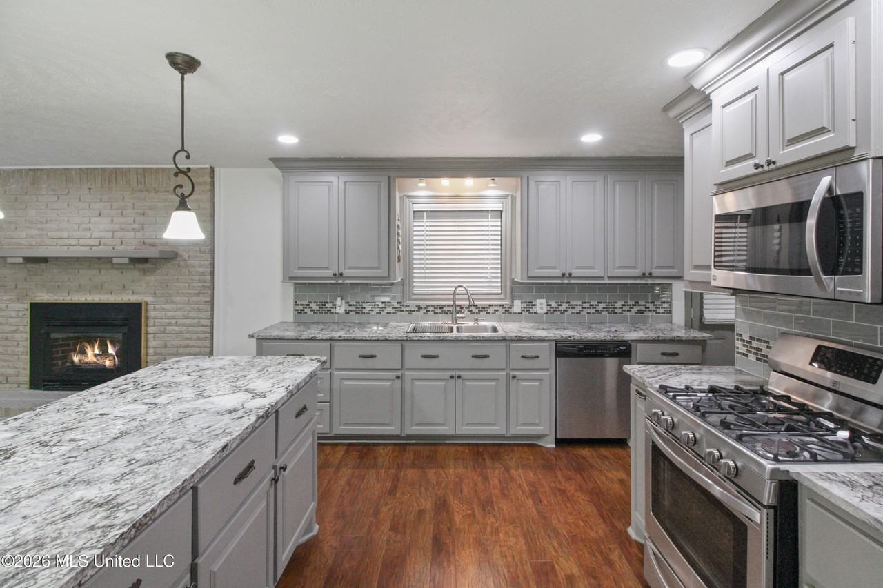 215 Boyd St - Photo 7 of 21