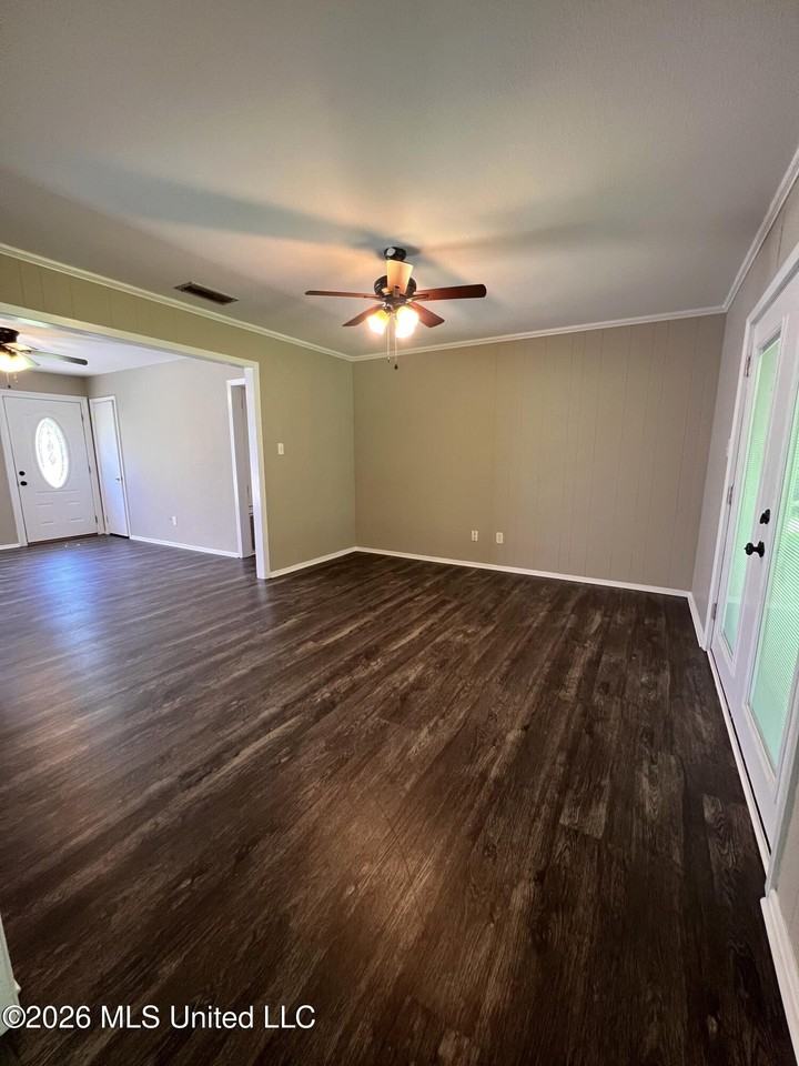 416 Pecan Blvd - Photo 3 of 25