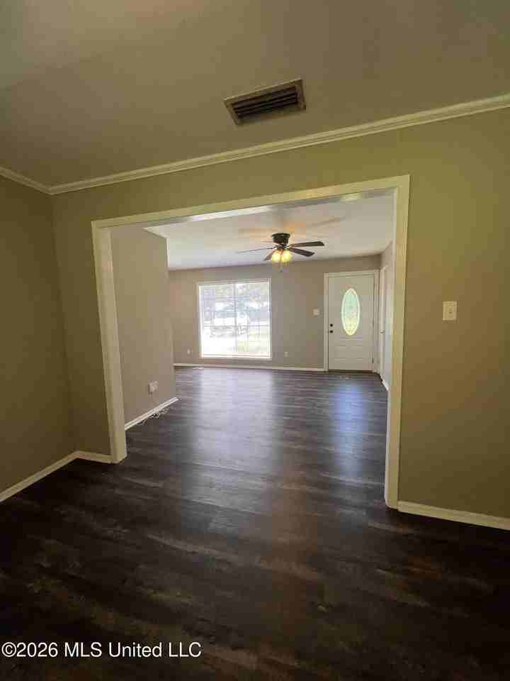 416 Pecan Blvd - Photo 4 of 25