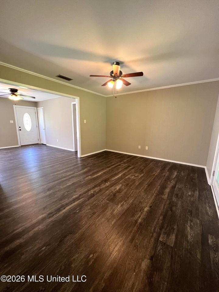 416 Pecan Blvd - Photo 5 of 25