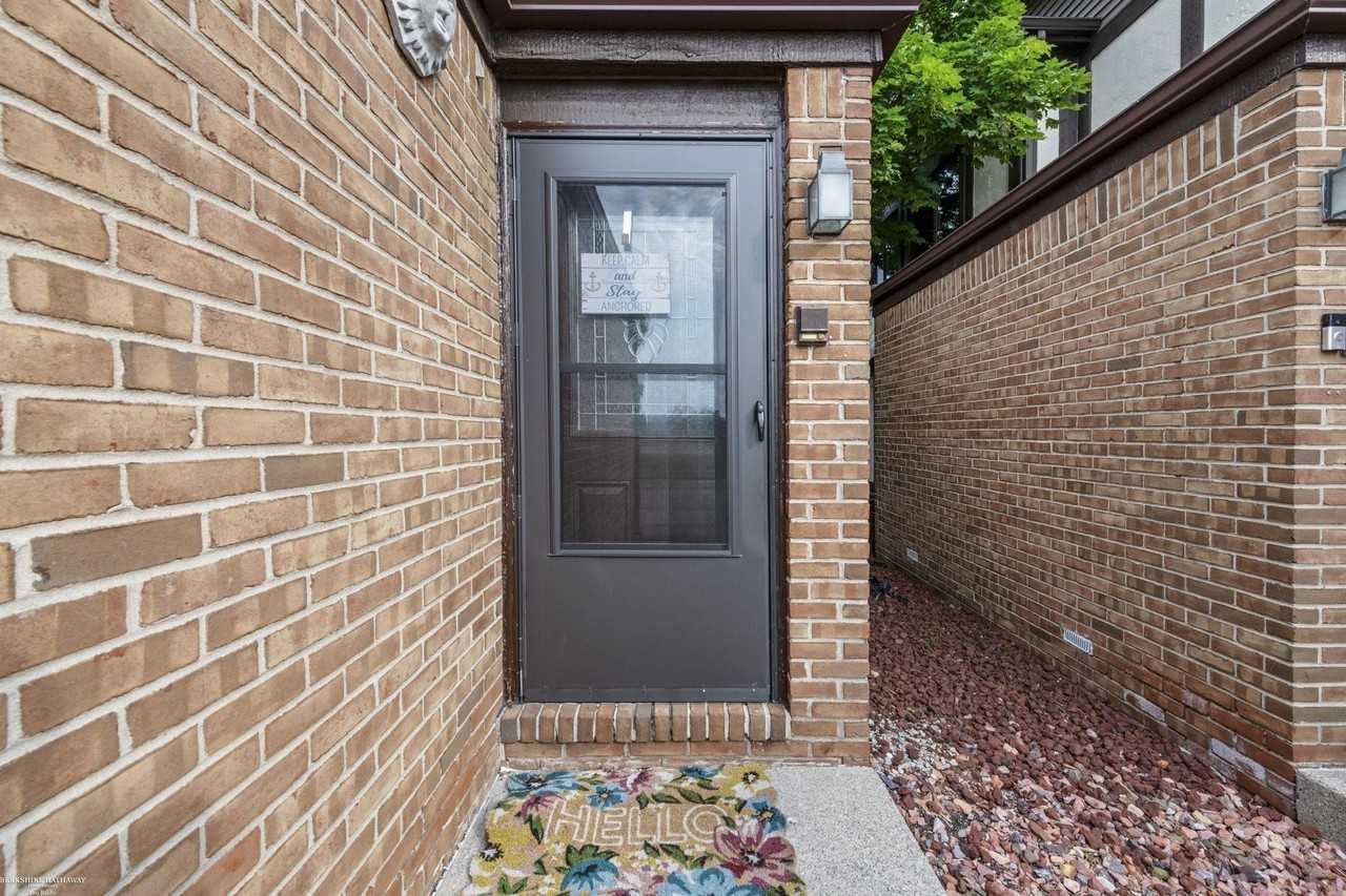 408 Country Club Dr - Photo 2 of 36
