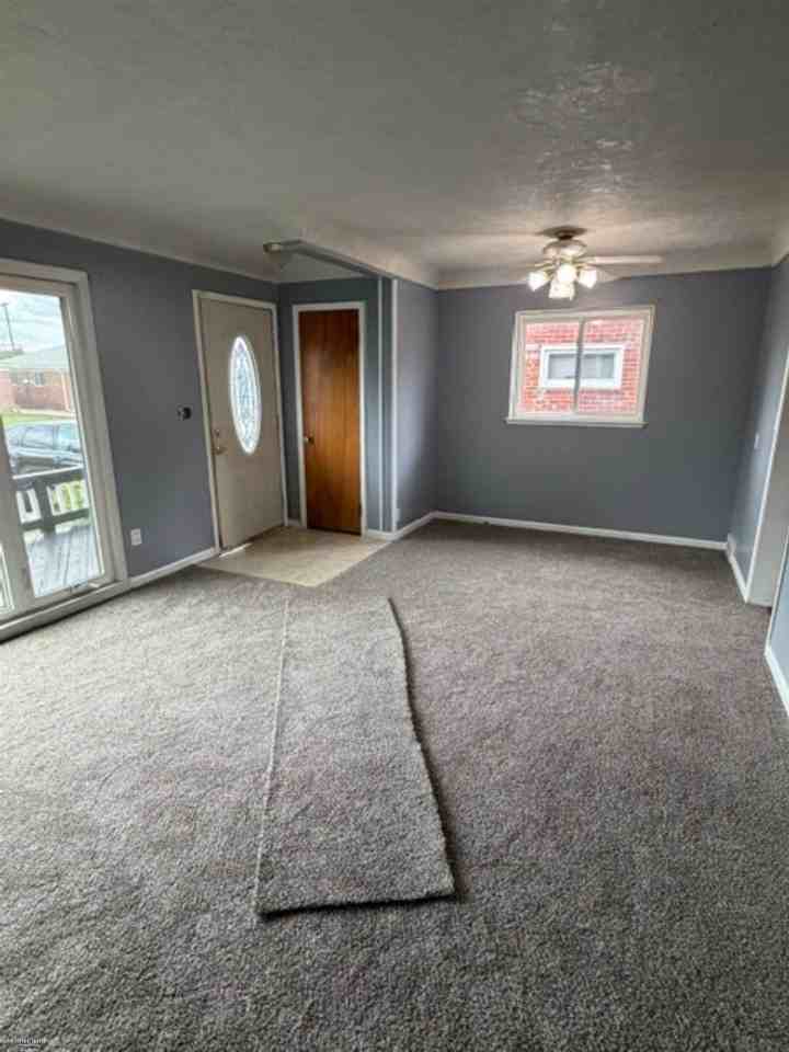 26125 Huntington St - Photo 3 of 8