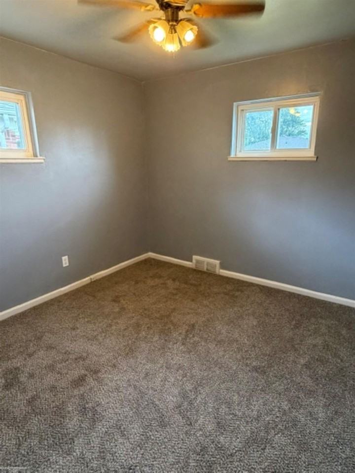 26125 Huntington St - Photo 4 of 8