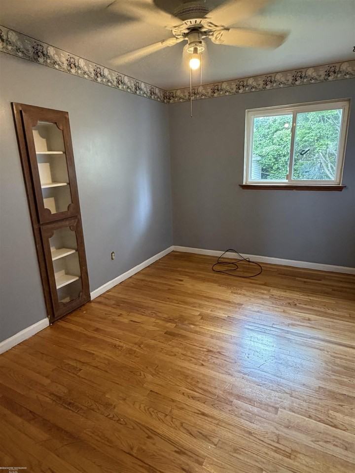 26125 Huntington St - Photo 5 of 8