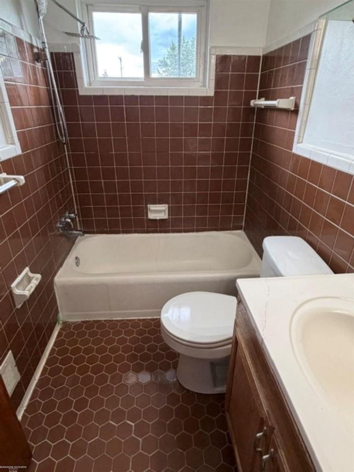 26125 Huntington St - Photo 6 of 8
