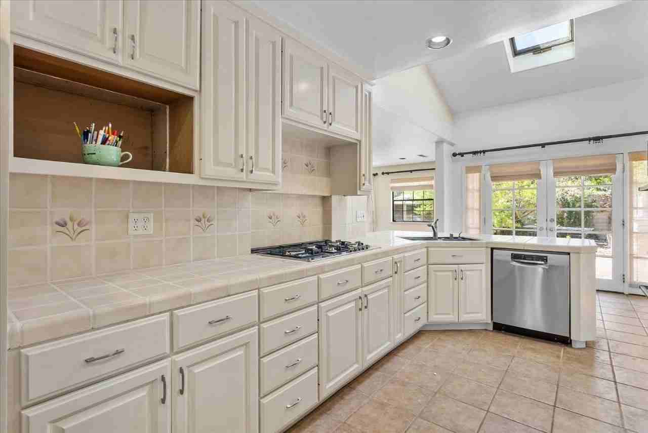 867 Warren Way - Photo 6 of 38