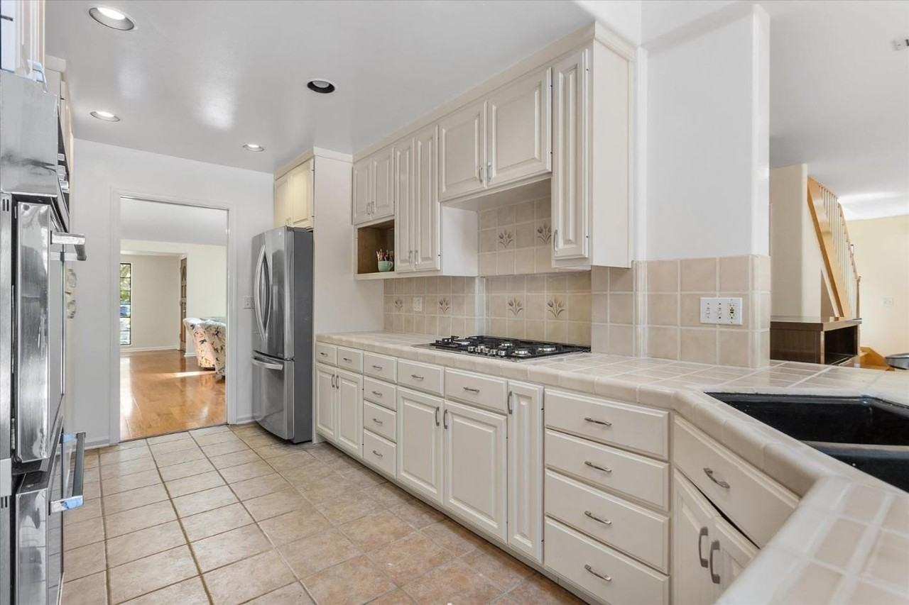 867 Warren Way - Photo 7 of 38