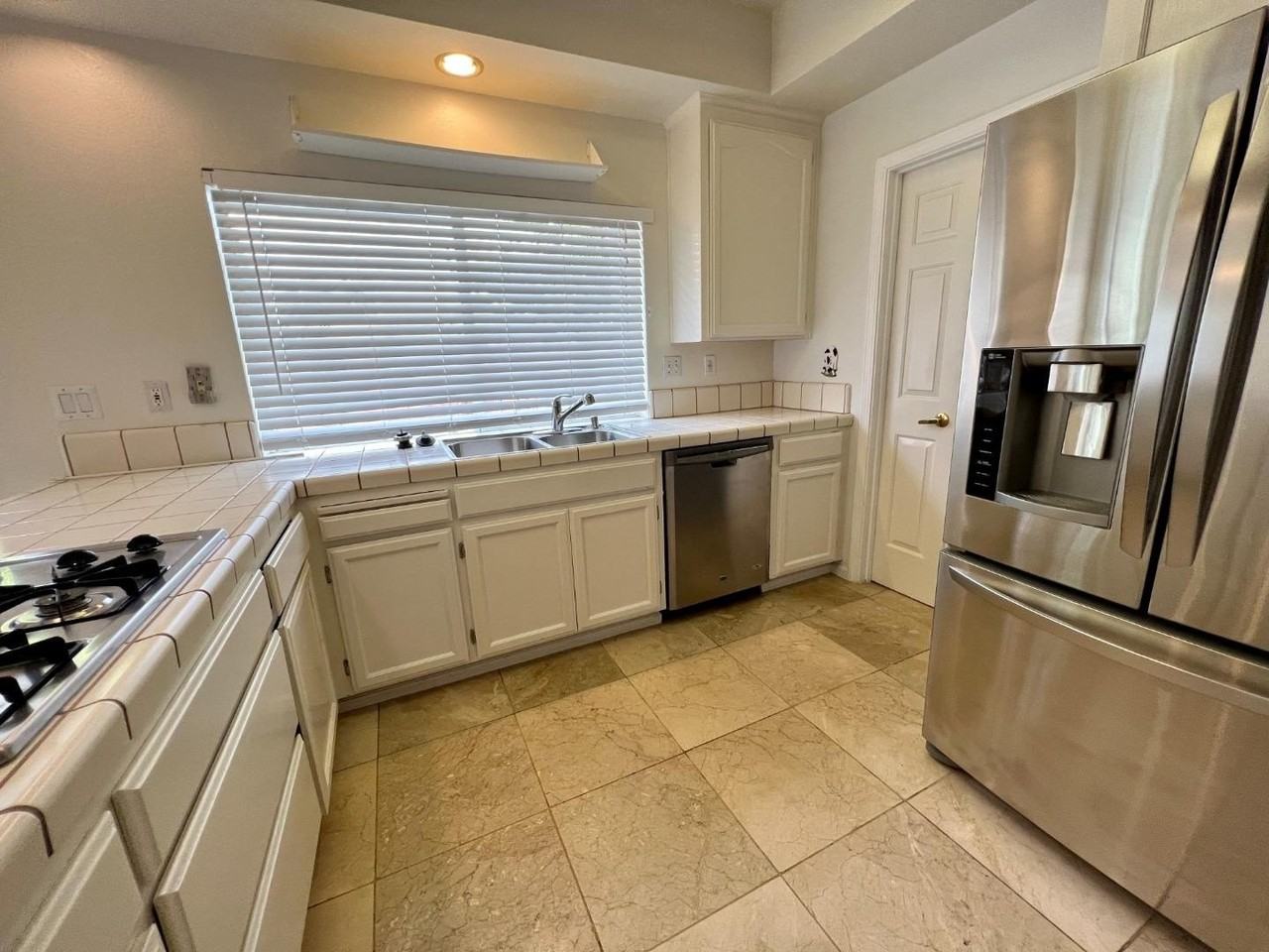 11688 Olive Spring Ct - Photo 4 of 26