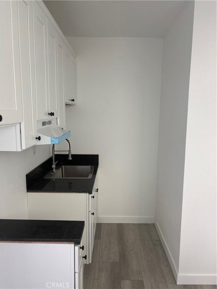 720 Atlantic Ave - Photo 4 of 6
