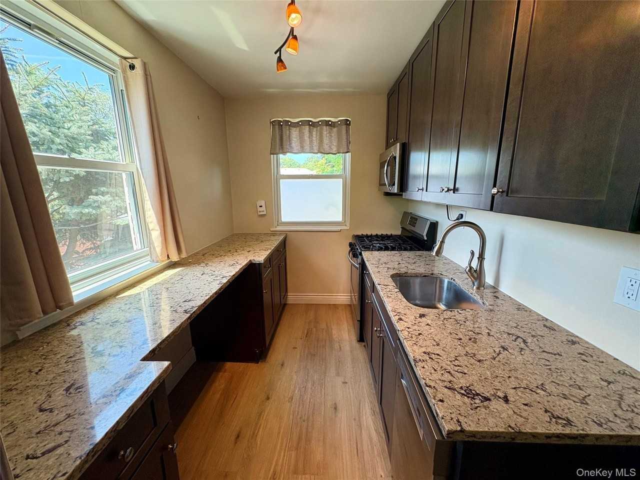 26025 73rd Ave - Photo 2 of 11