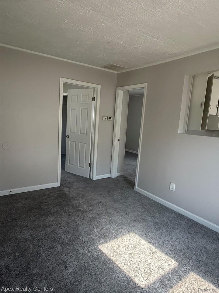 34573 Annapolis St - Photo 3 of 7