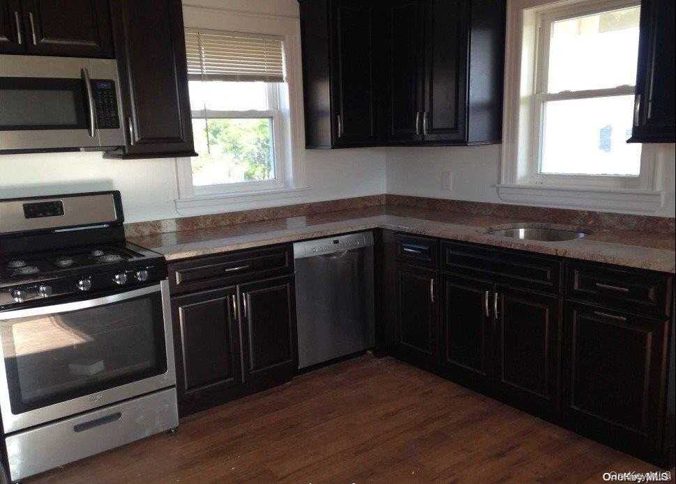 469 E Hudson St - Photo 2 of 10
