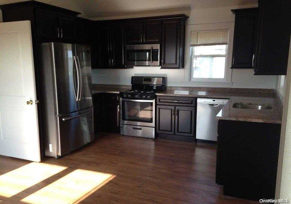 469 E Hudson St - Photo 3 of 10