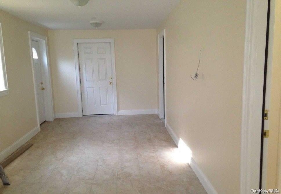 469 E Hudson St - Photo 6 of 10
