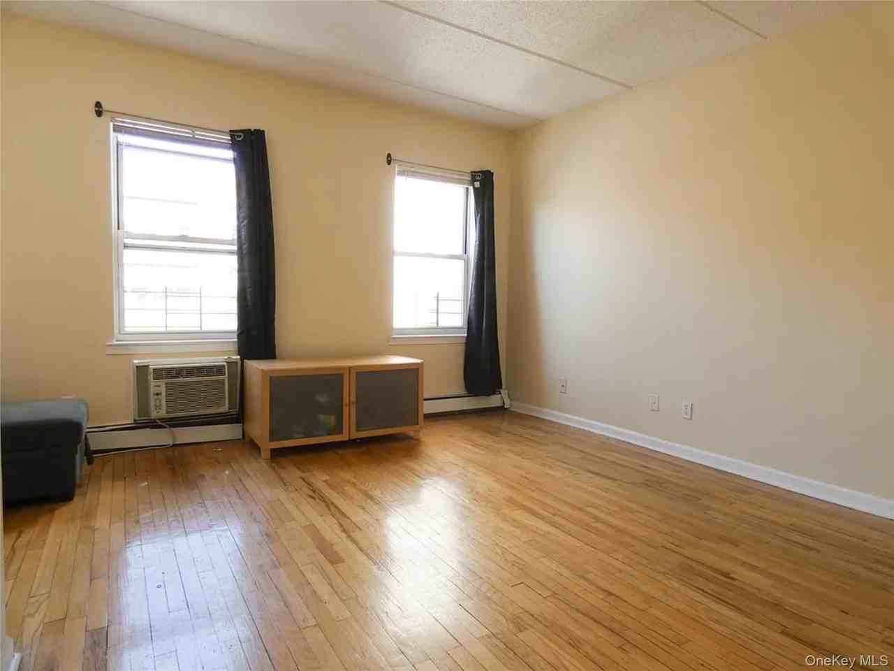 228 E 112th St #3 - Photo 4 of 13