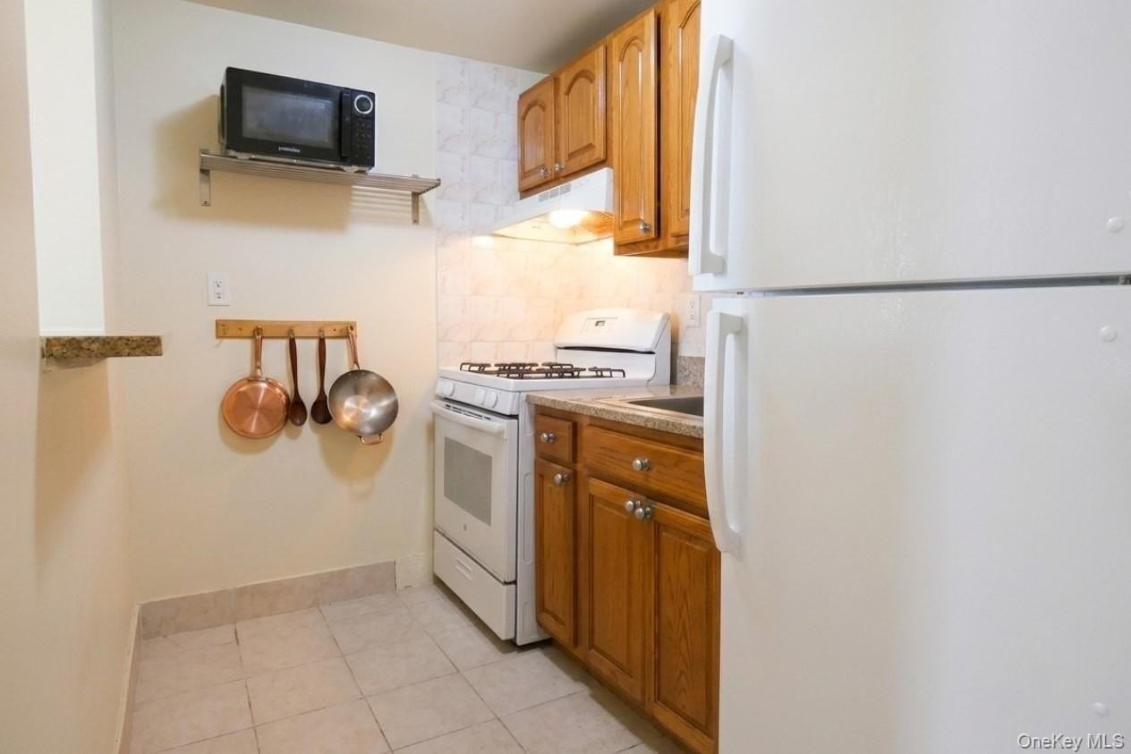 228 E 112th St #3 - Photo 7 of 13
