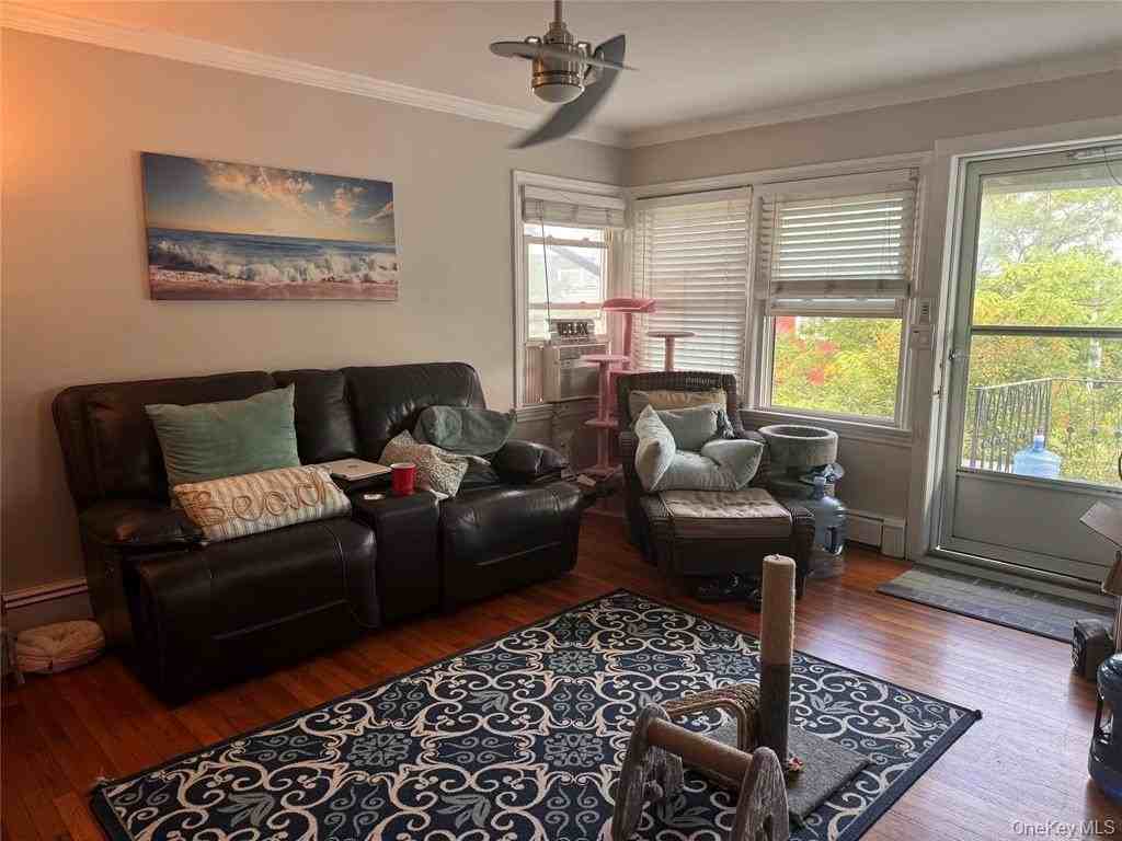 537 E Chester St - Photo 5 of 6