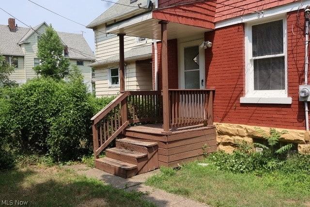 10102 Ostend Ave - Photo 2 of 17