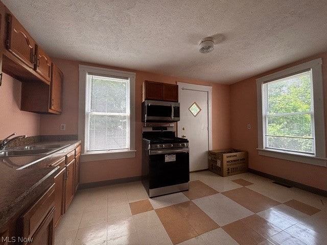 10102 Ostend Ave - Photo 3 of 17