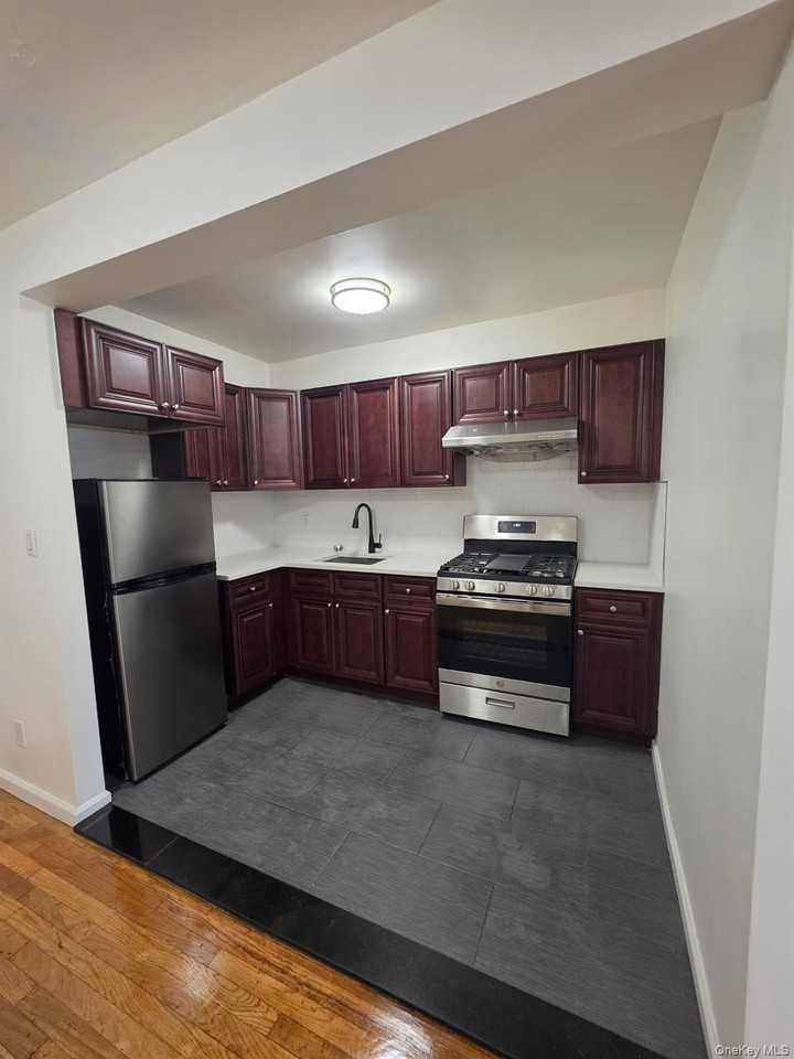 4125 Kissena Blvd #2J - Photo 5 of 10