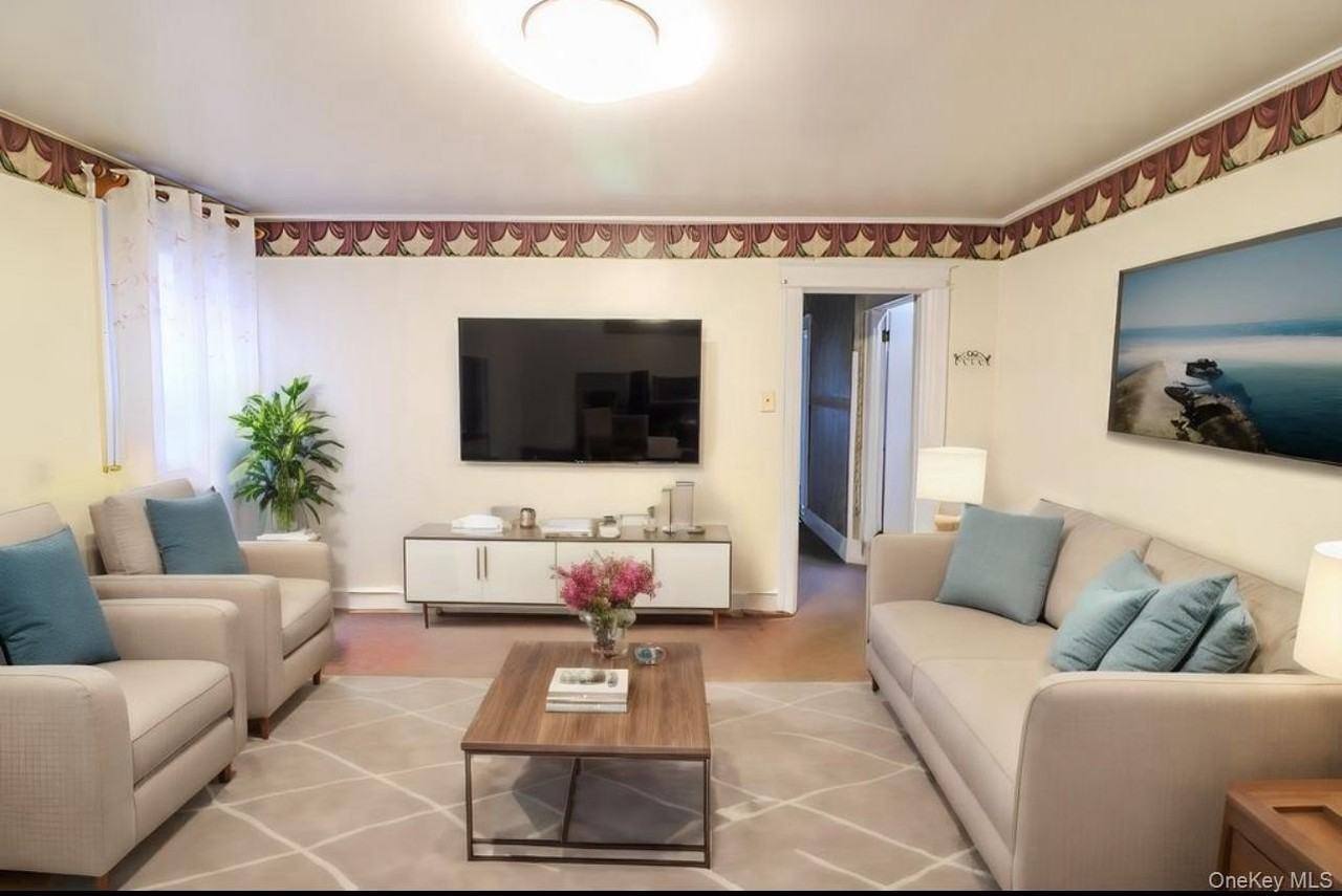1643 Lurting Ave - Photo 4 of 12