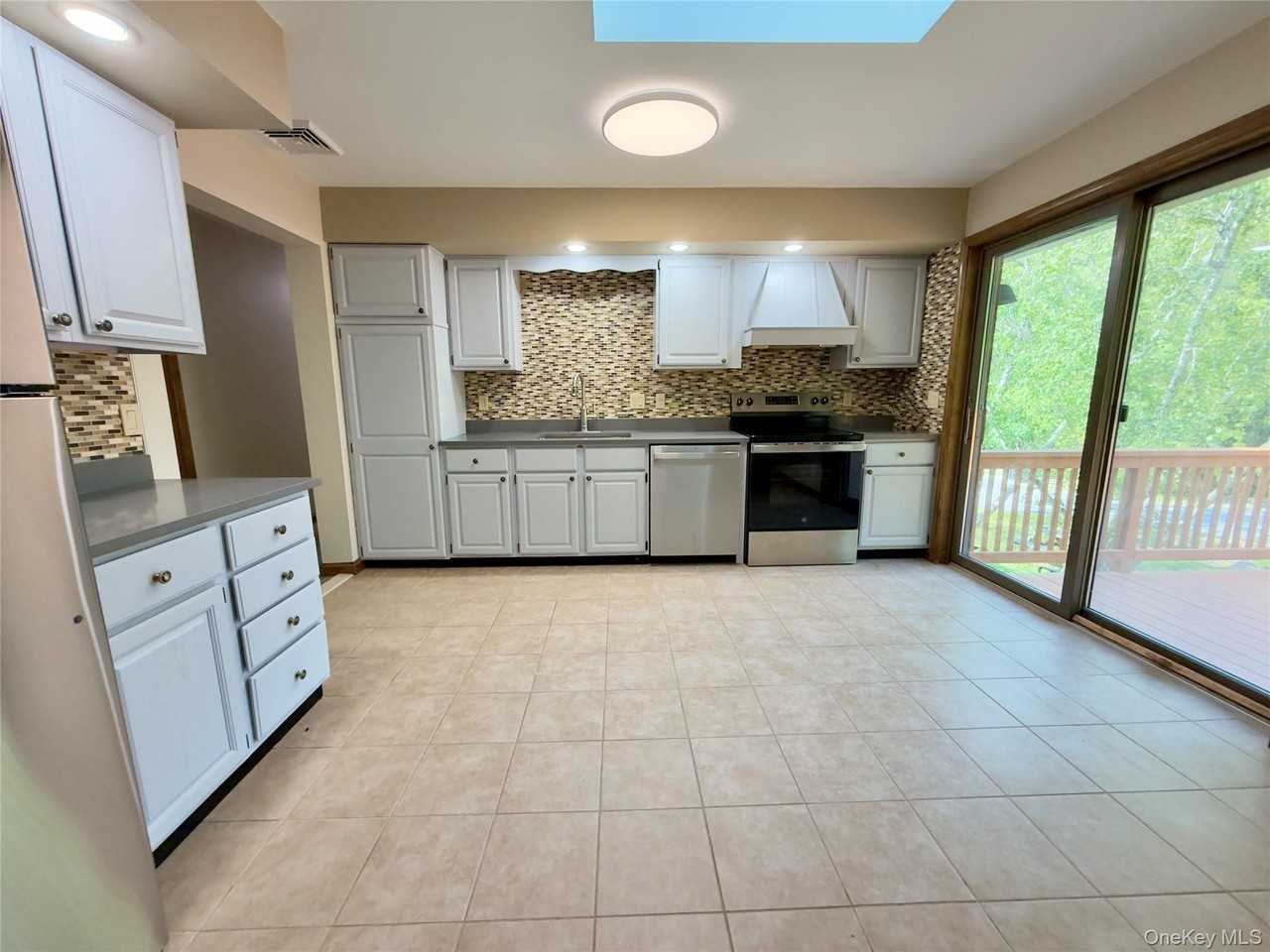 709 Bloomingburg Rd - Photo 2 of 20