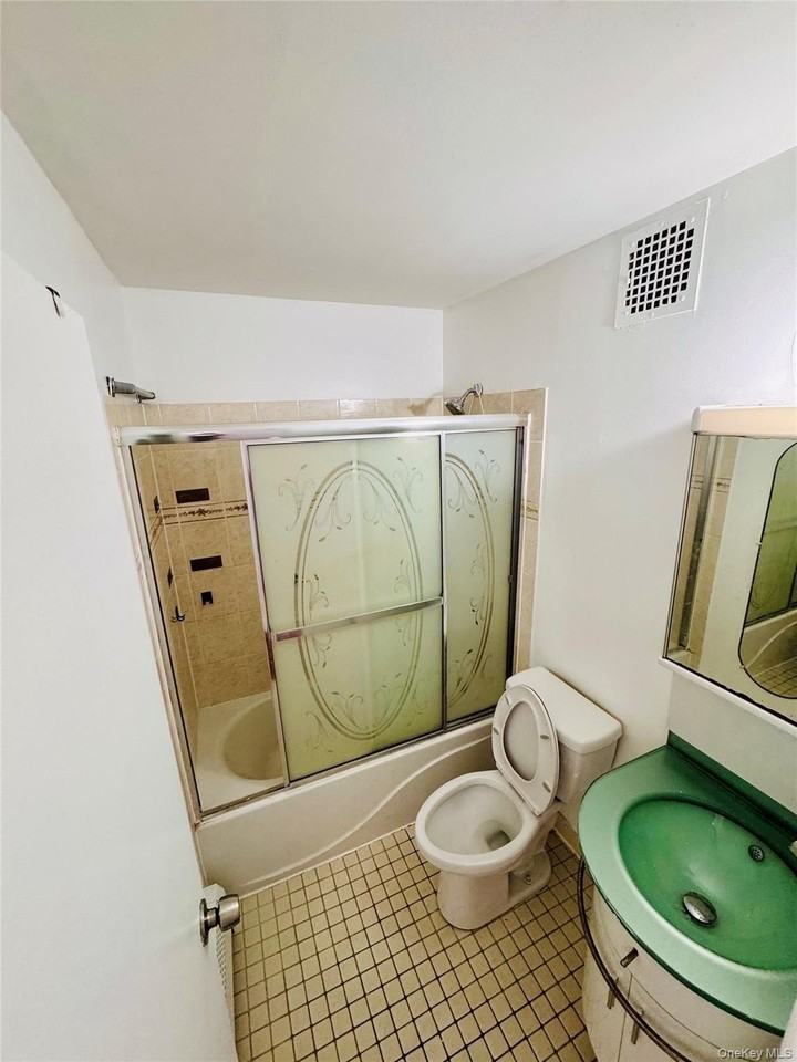 139 Hopkins St - Photo 6 of 9