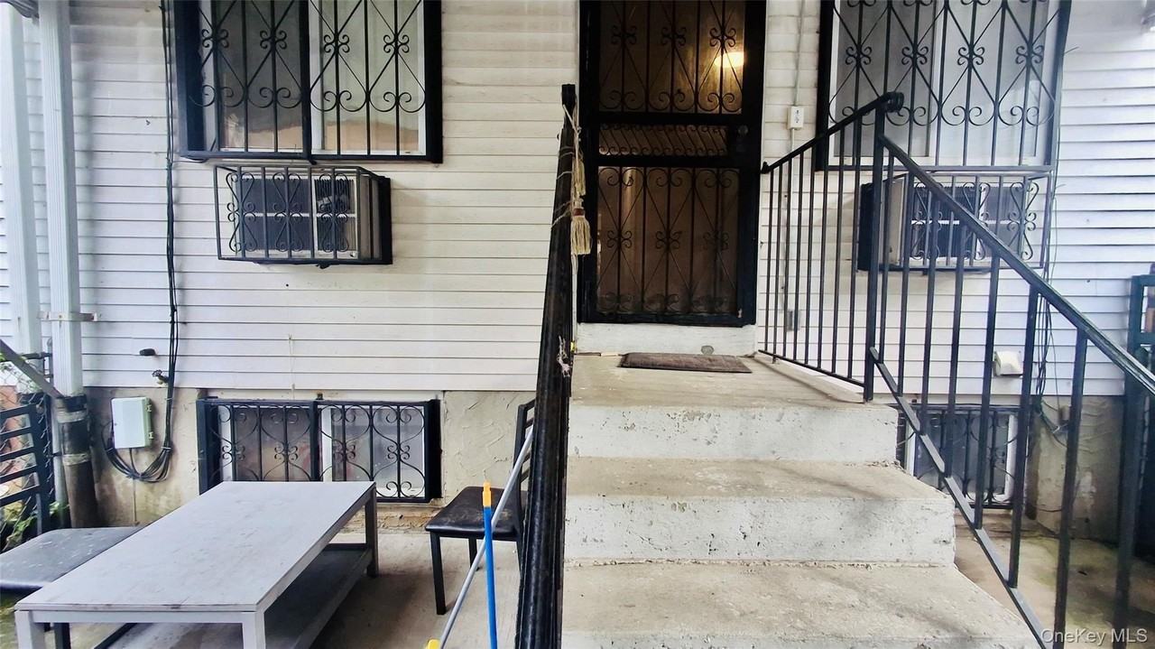 139 Hopkins St - Photo 7 of 9