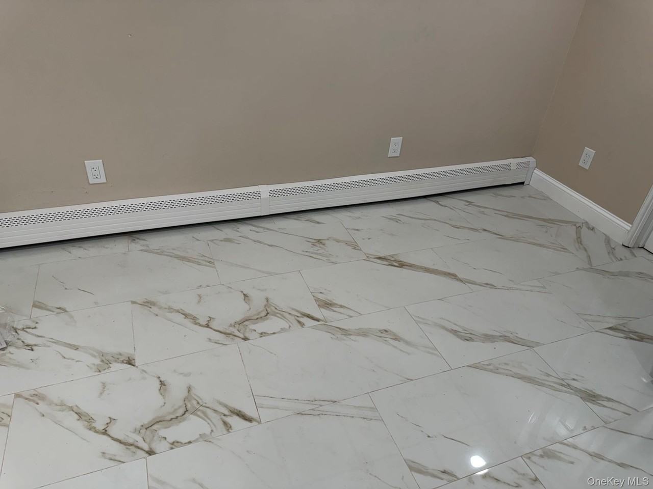 73 Willoughby Ave - Photo 2 of 5