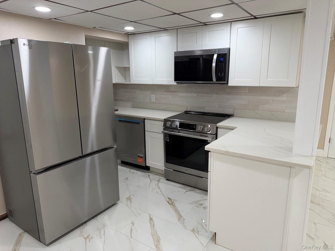 73 Willoughby Ave - Photo 3 of 5