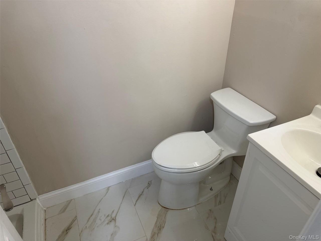73 Willoughby Ave - Photo 5 of 5
